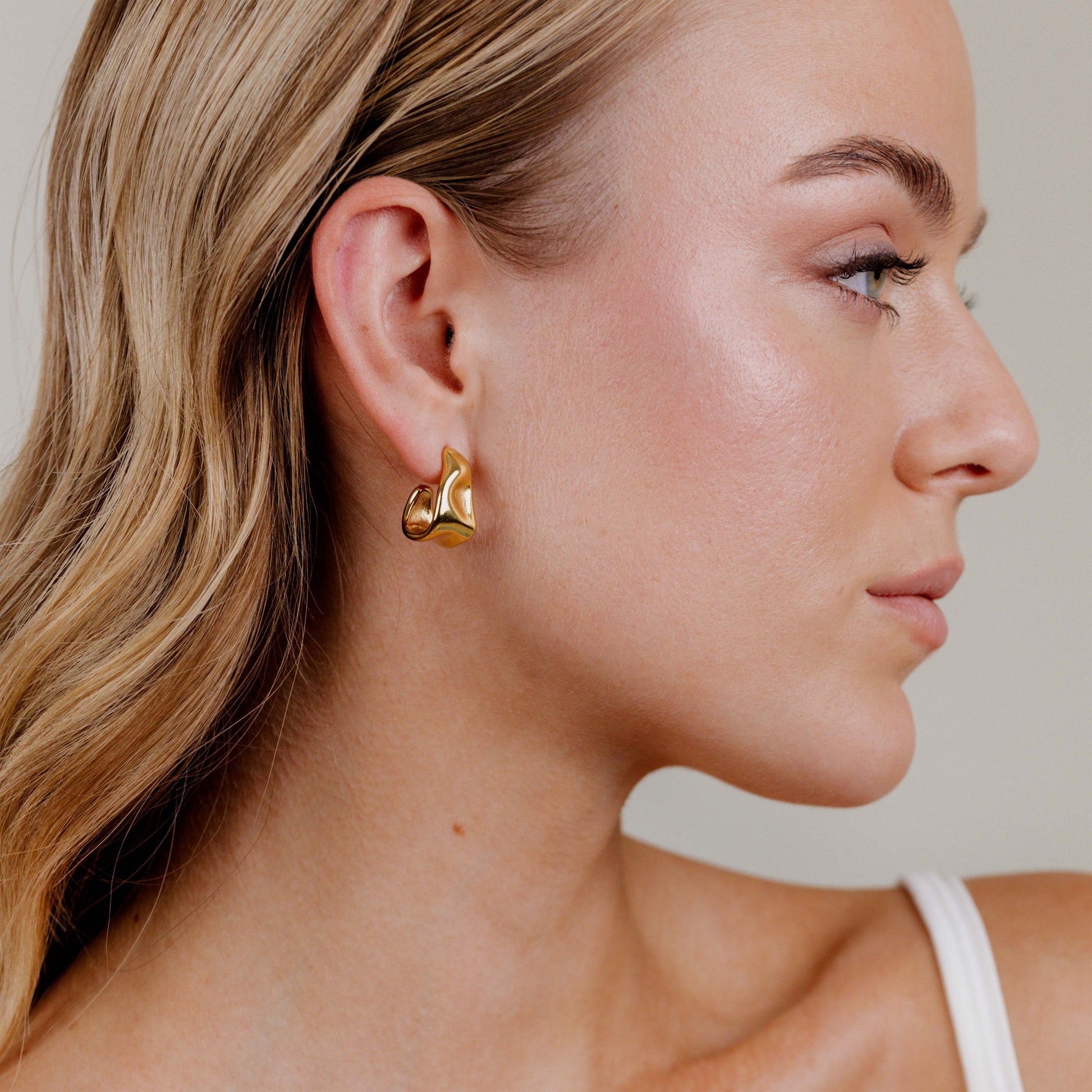 Liquid Shape Studs Gold