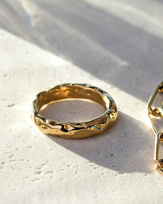 Hammered Unity Ring Gold