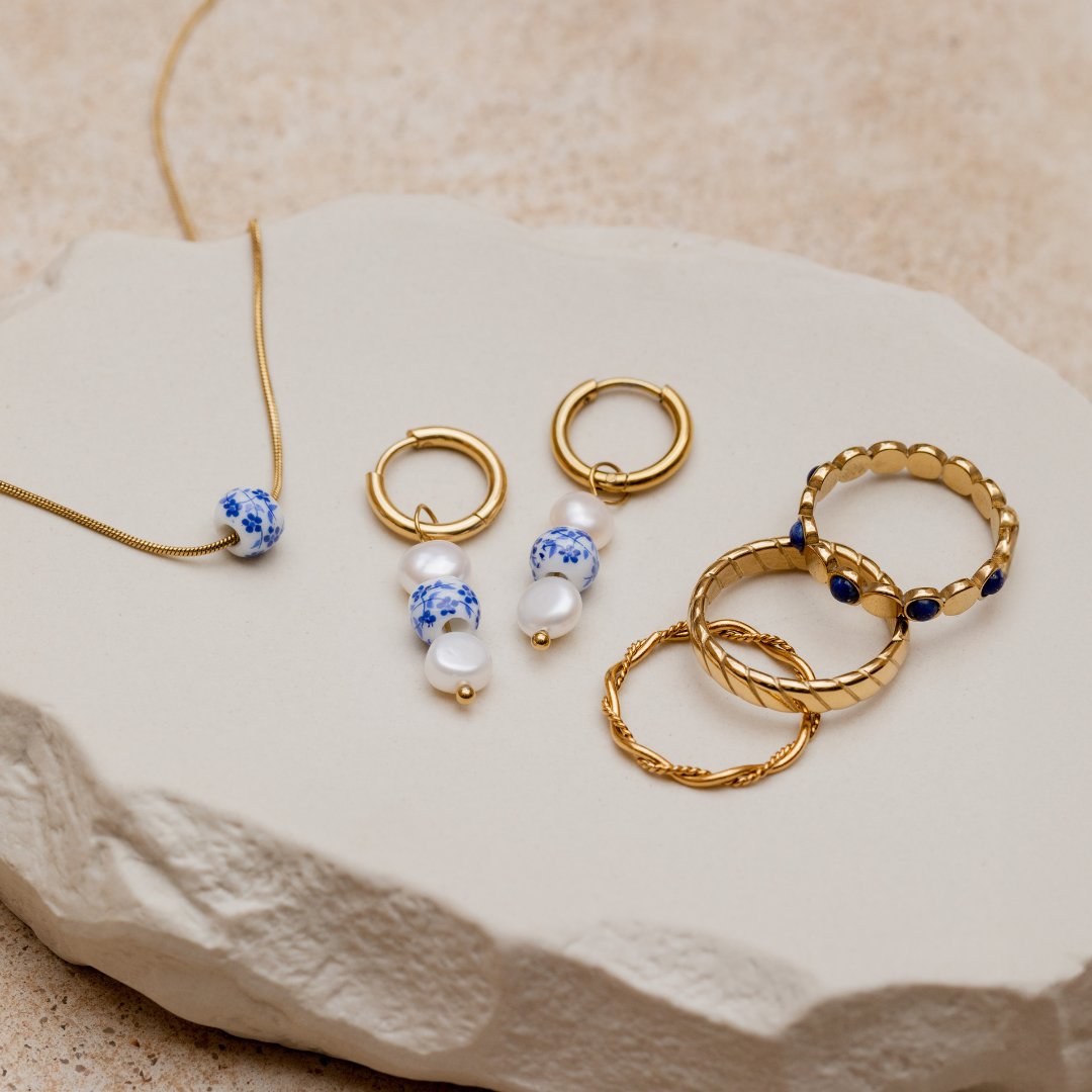 Flower Tile Necklace Gold
