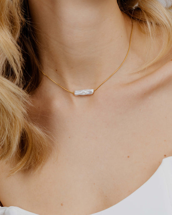 Luminous Pearl Choker Gold