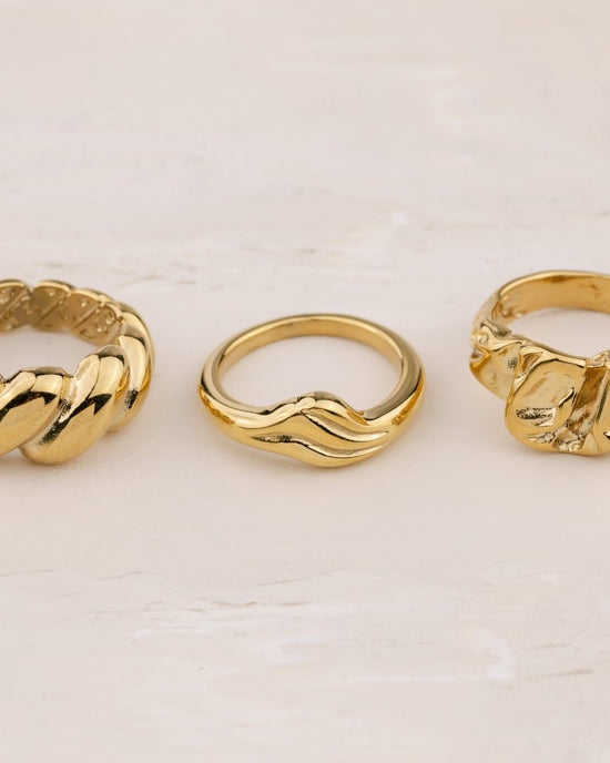 Curvy Wave Ring Gold