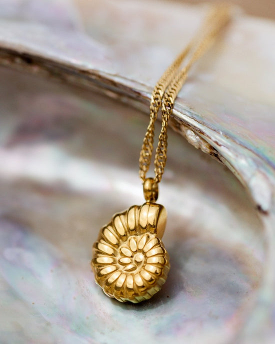 Siren's Spell Necklace Gold