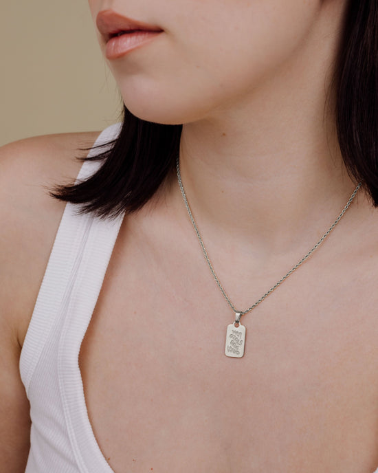 Hot girls are loud Necklace Silber
