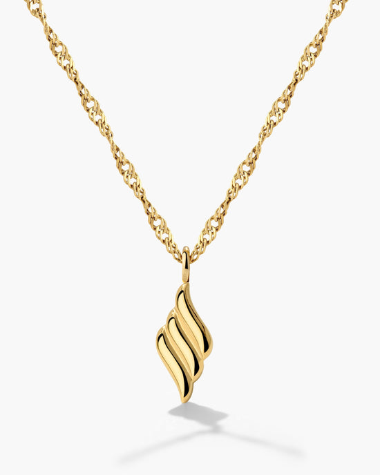 Lustrous Pendant Necklace Gold