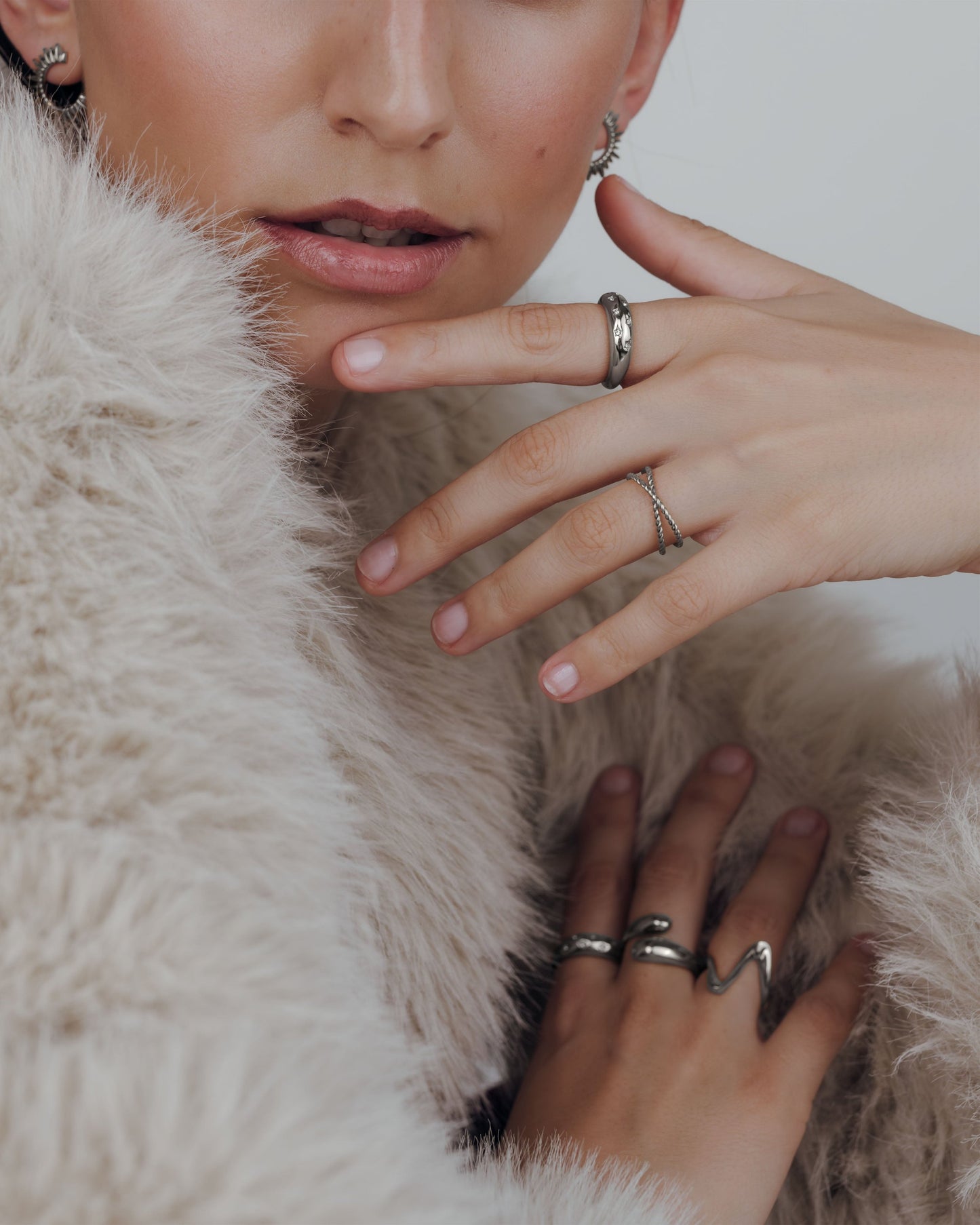 [[Farbe:Silber,shopthelook]]