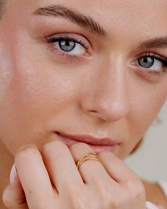 Tiny Trio Ring Gold