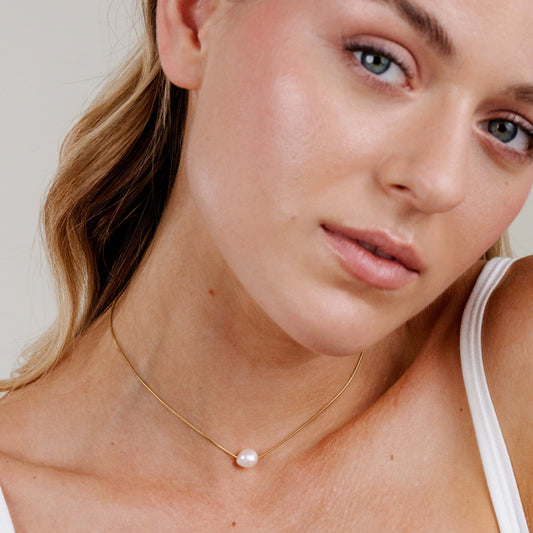 Minimalist Pearl Choker Gold