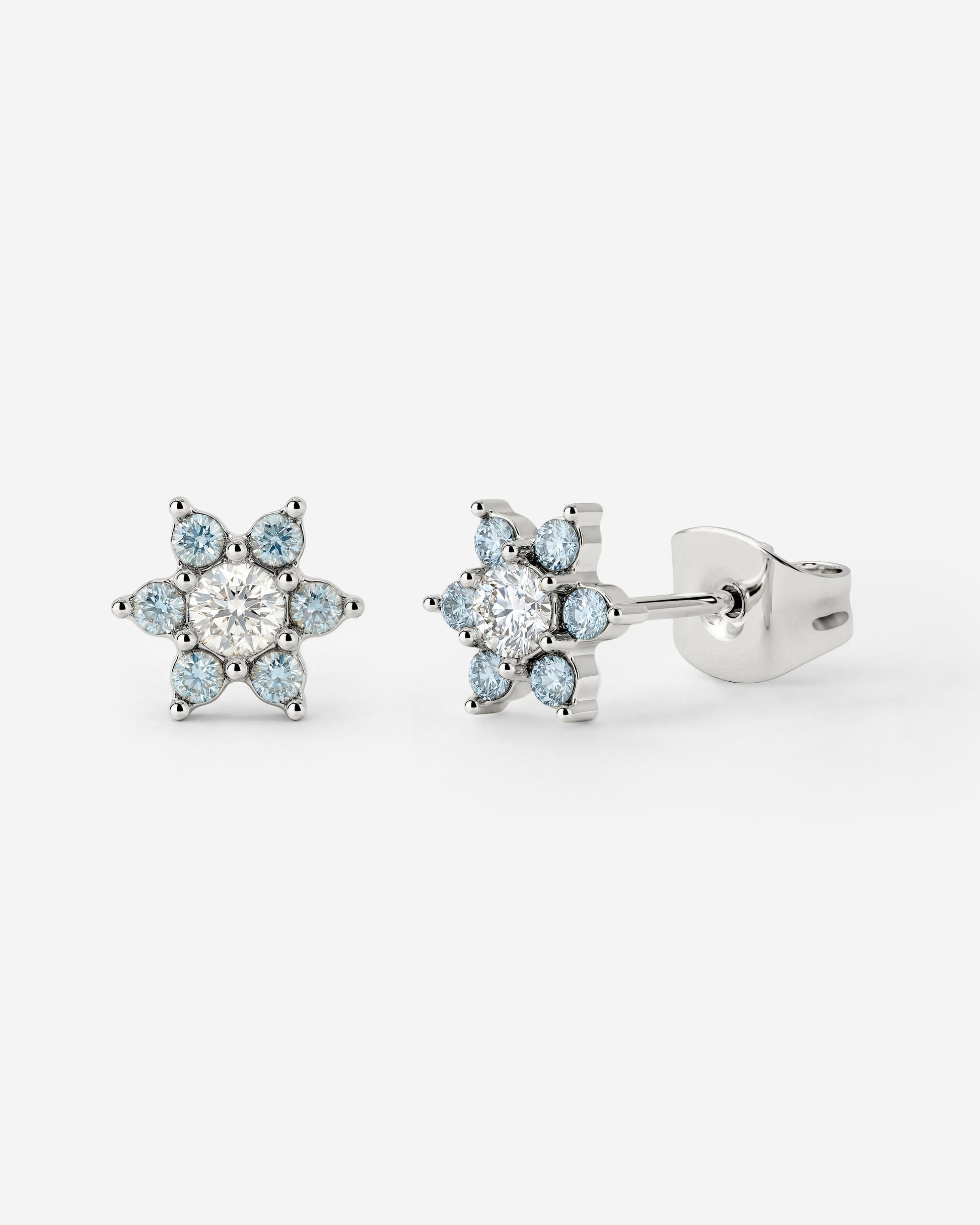 Sparkling Blue Petal Studs Silber