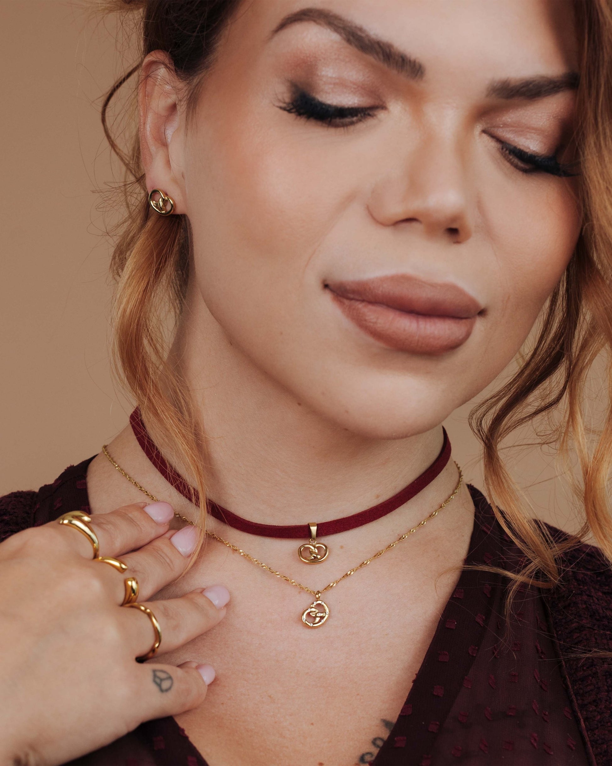 Pretzel Babe Choker Dark Red
