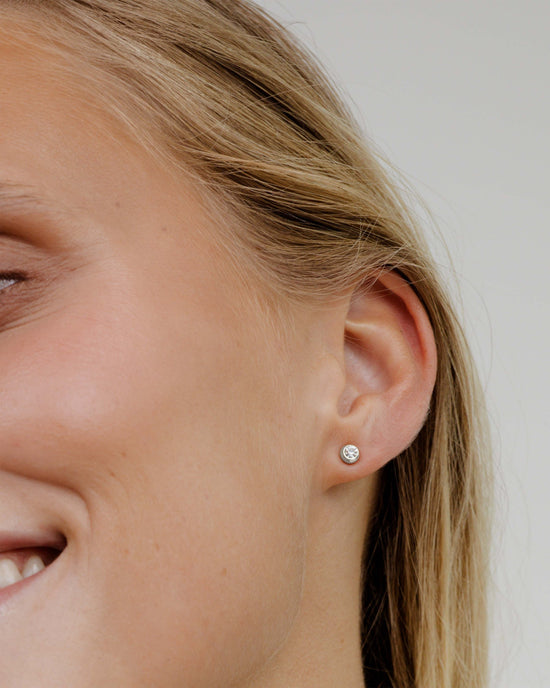 Bezel Bling Studs Silber