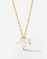 Tres Perlas Necklace