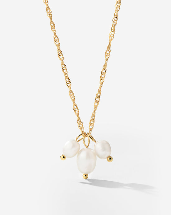 Tres Perlas Necklace