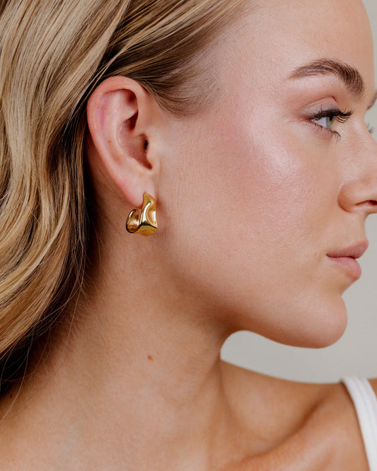 Liquid Shape Studs Gold