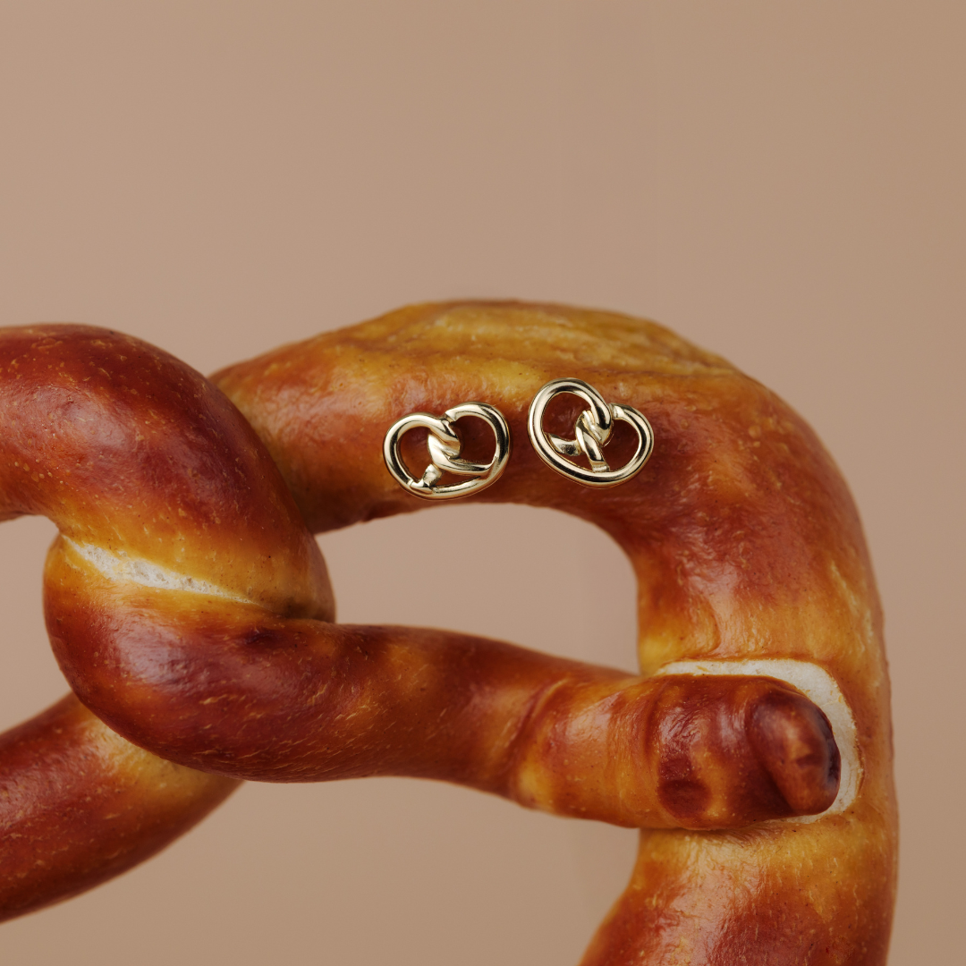 Pretzel Babe Studs Silber