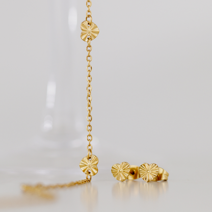 Glass Heart Studs Gold