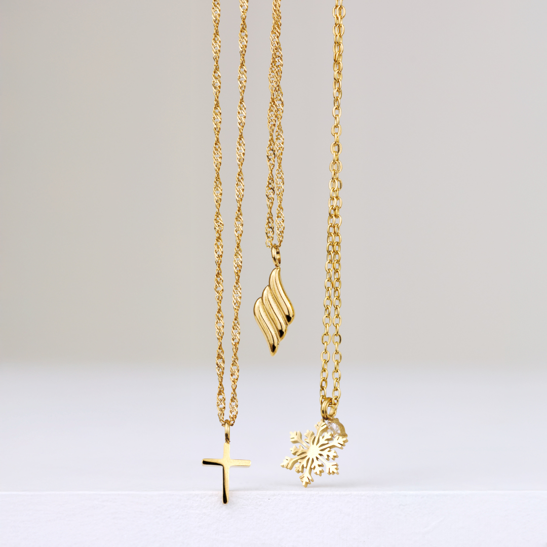 Lustrous Pendant Necklace Gold