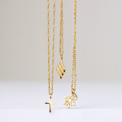 Lustrous Pendant Necklace Gold