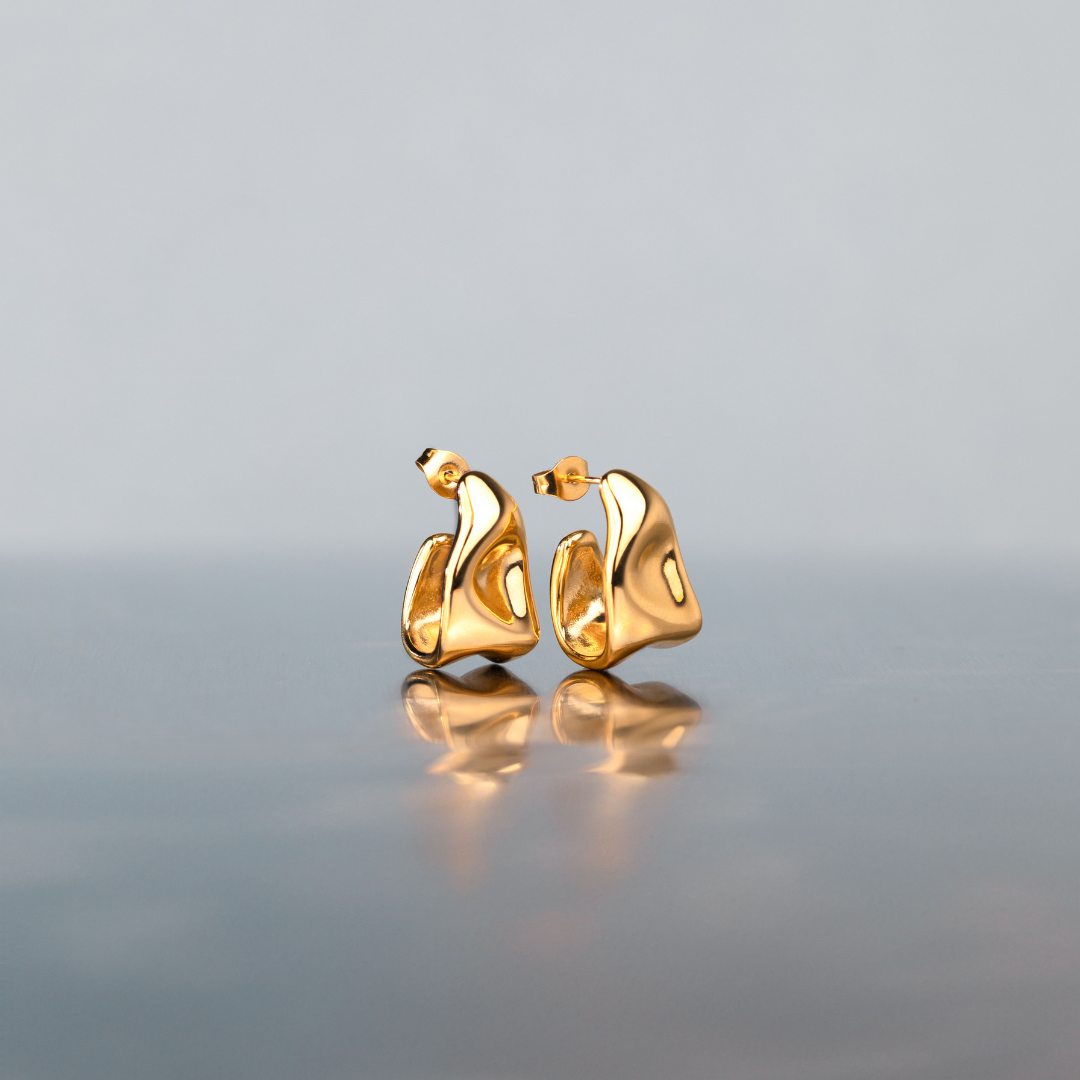 Liquid Shape Studs Gold