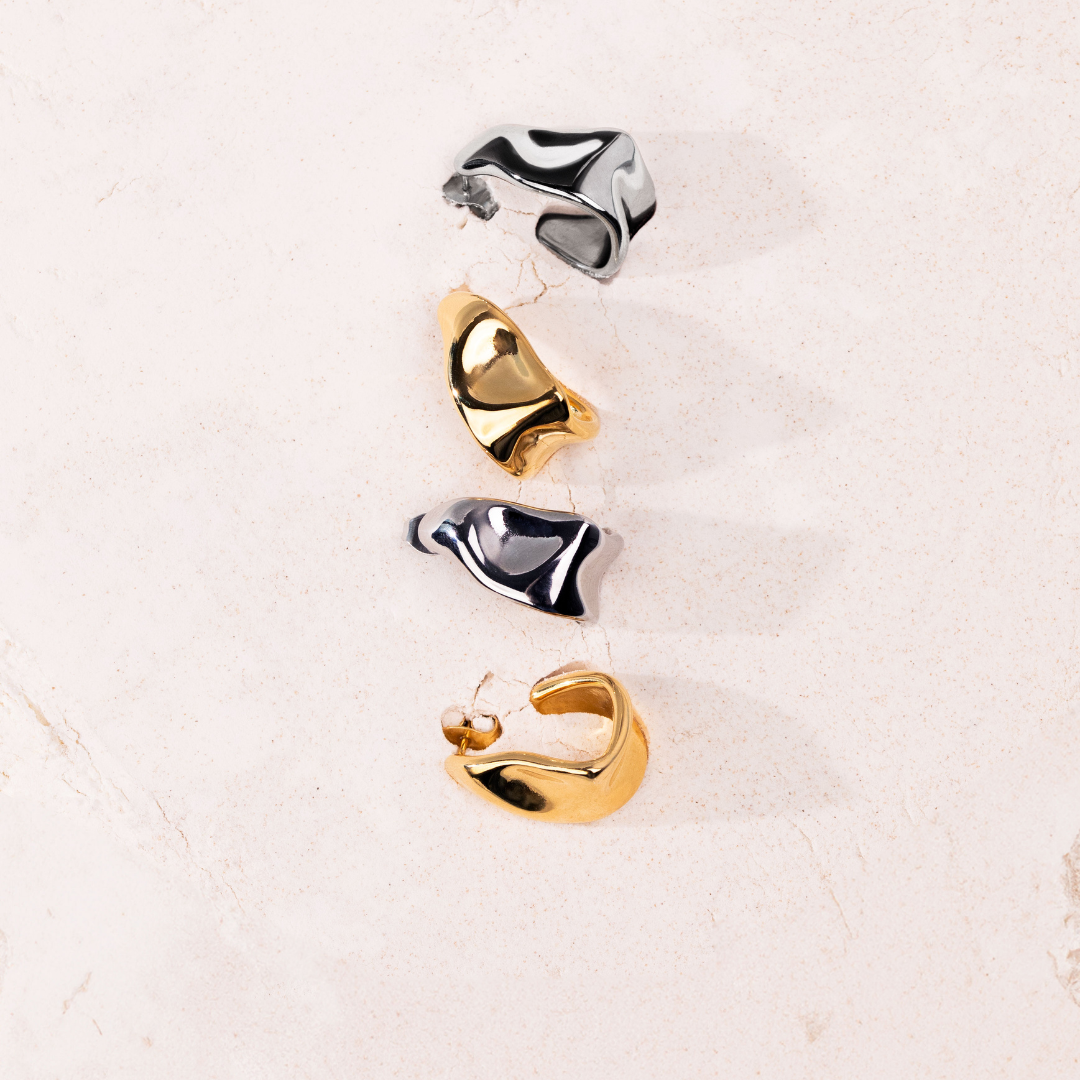 Liquid Shape Studs Gold