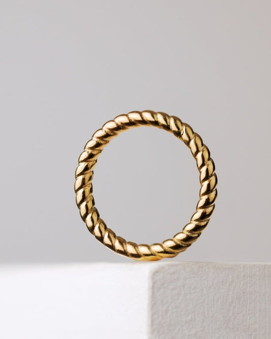 Endless Twist Ring Gold