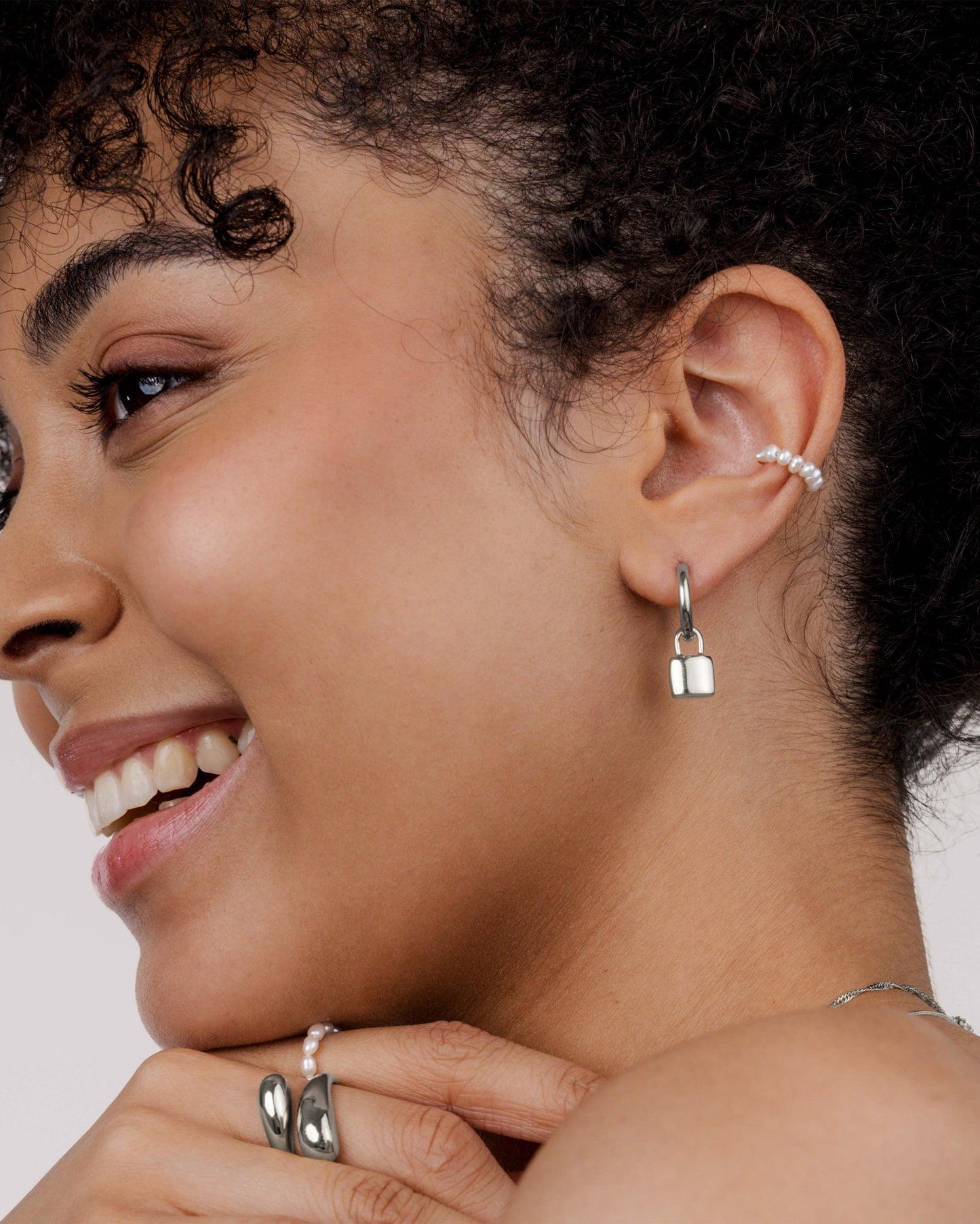 [[Farbe:Silber,shopthelook]]