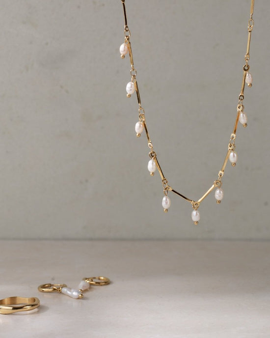 Annes Authentic Pearl Choker Gold