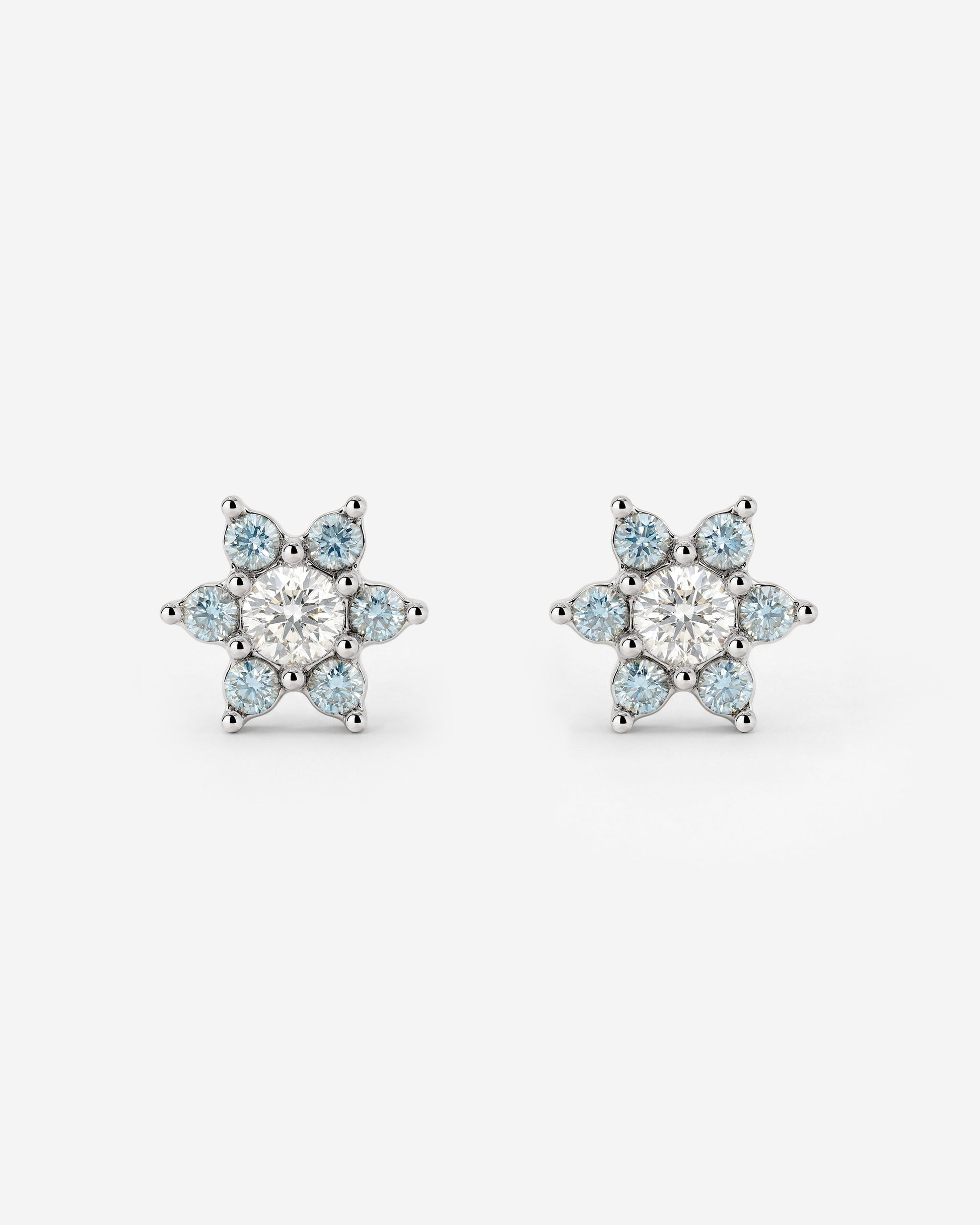 Sparkling Blue Petal Studs Silber