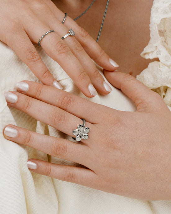 Floral Glow Ring Silber