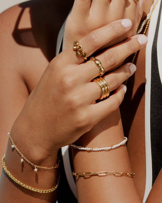 Shiny Pearls Bracelet Gold