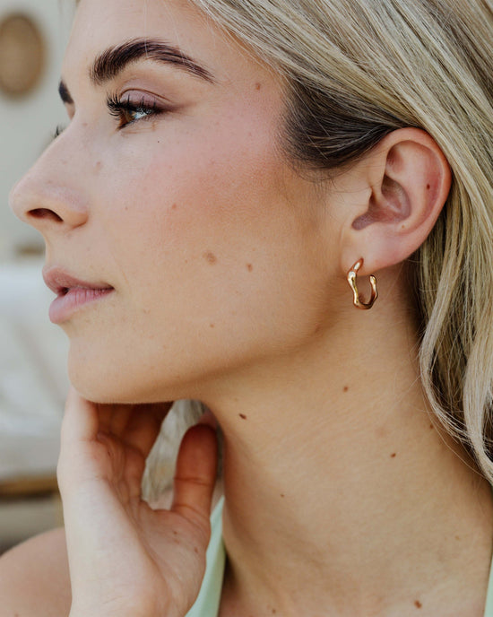 Solar Wave Hoops Studs Medium