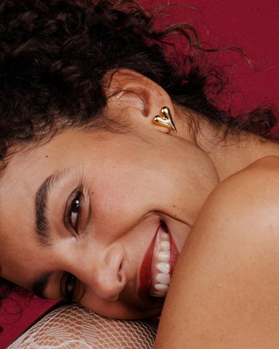 Flowy Heart Studs Large Gold