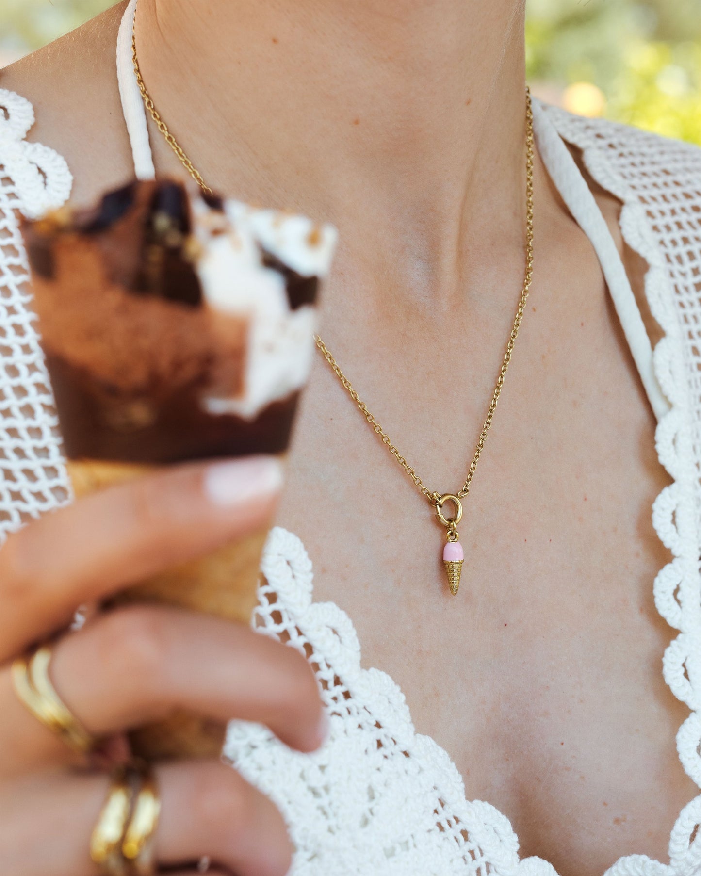 [[Farbe:Gold,shopthelook]]