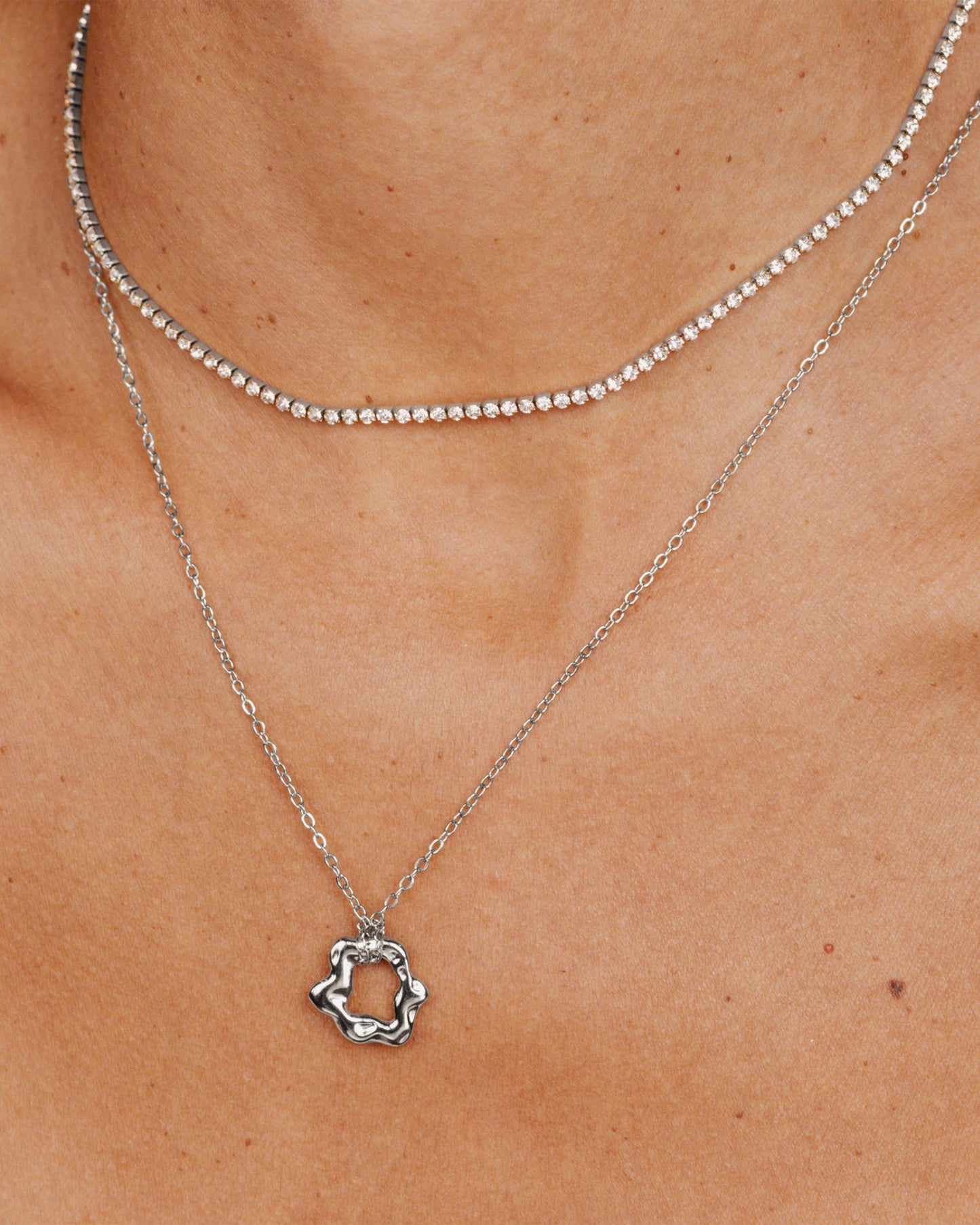 [[Farbe:Silber,shopthelook]]