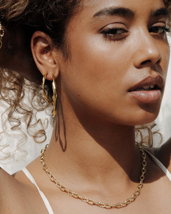 Sahira Hoop Studs Medium Gold