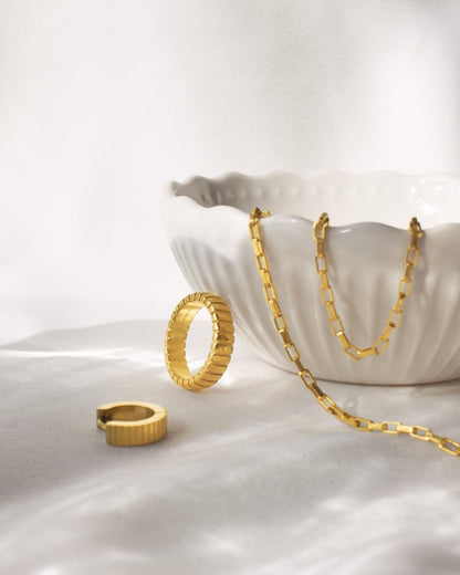 Striped Ring Bold Gold