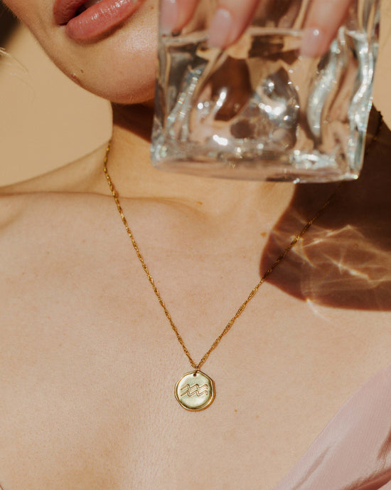Zodiac Necklace – Aquarius / Wassermann Gold