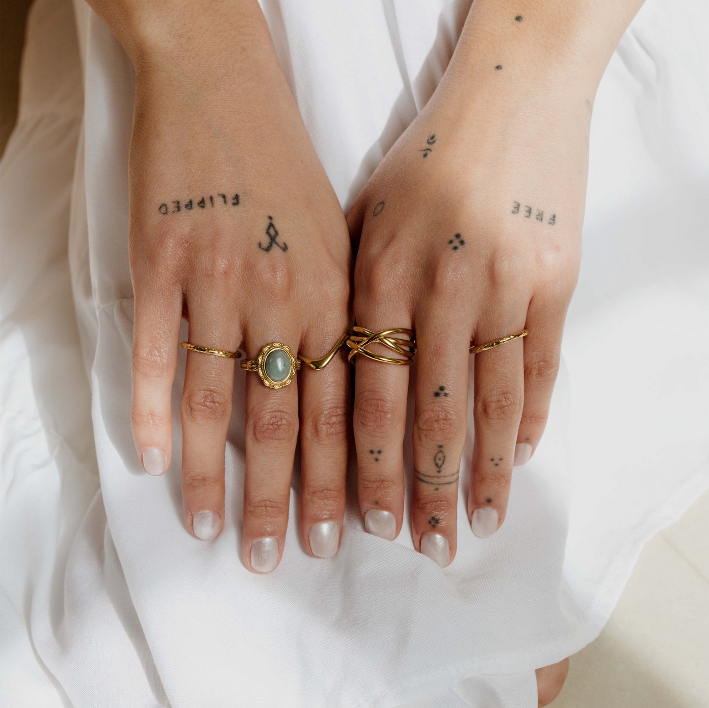 [[Farbe:Gold,shopthelook]]