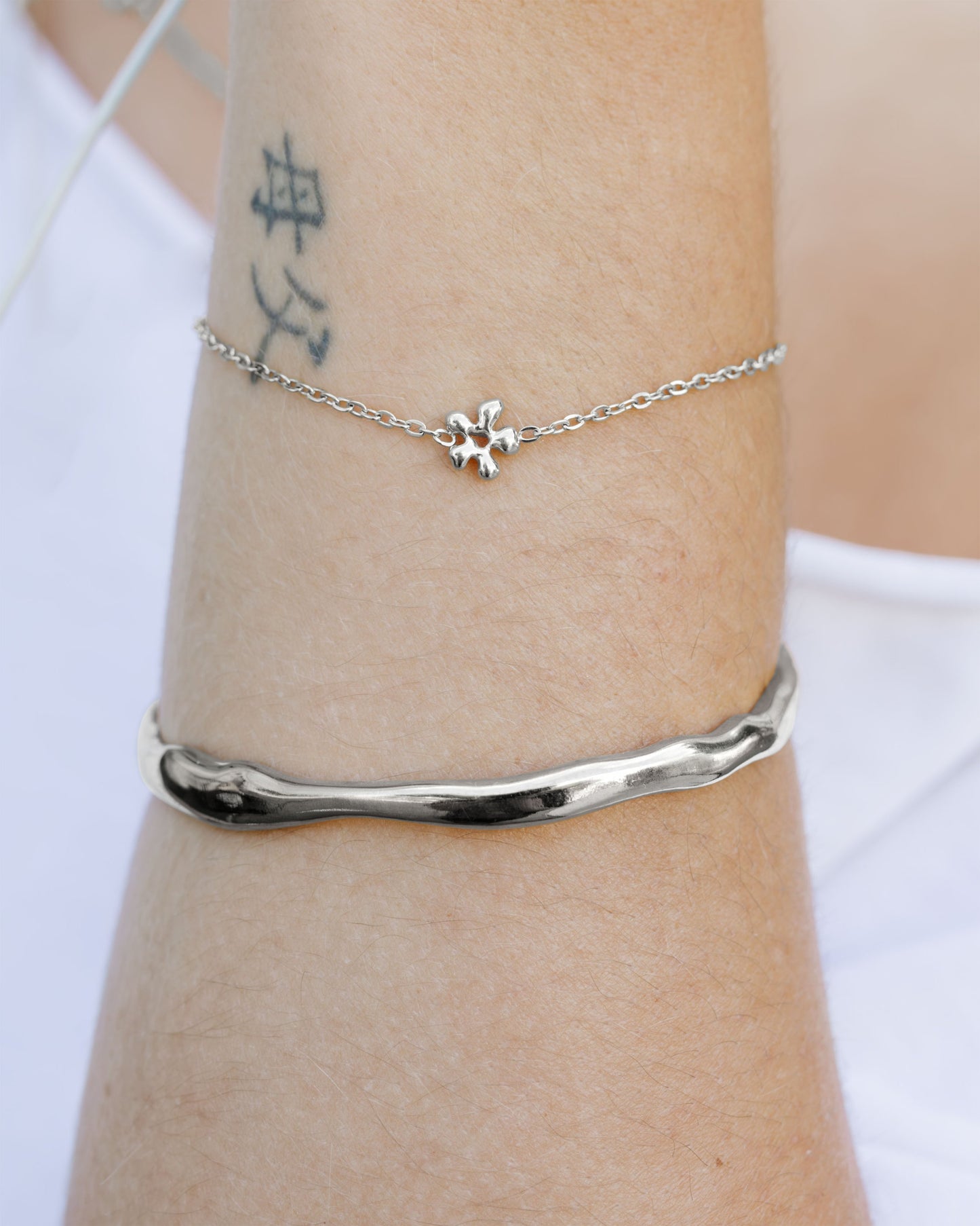 [[Farbe:Light Silver,shopthelook]]