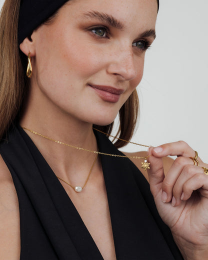 Sparkling Snowflake Necklace Gold