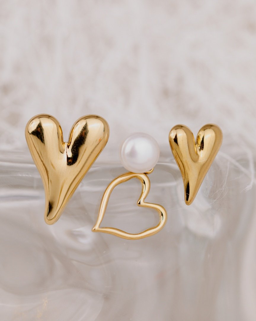 Flowy Heart Studs Small Gold