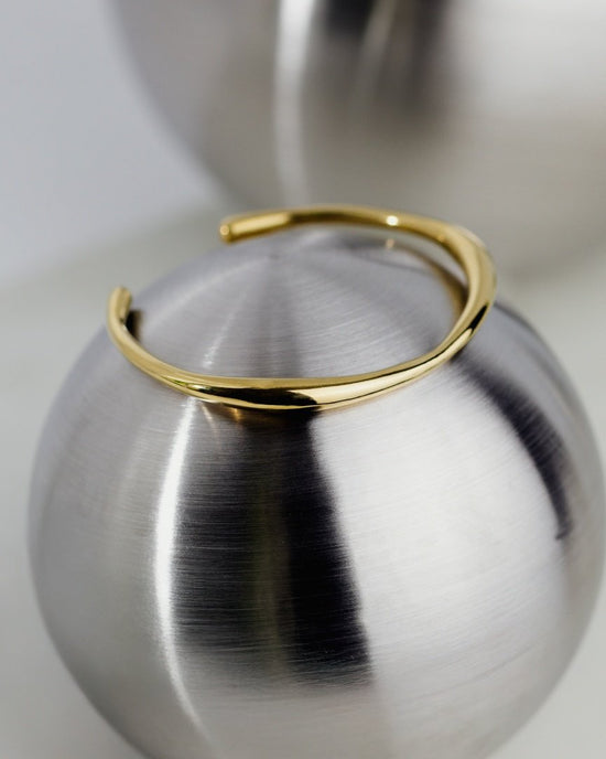 Graceful Curves Bangle Silber