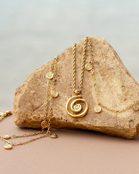 Sweet Swirl Necklace Gold
