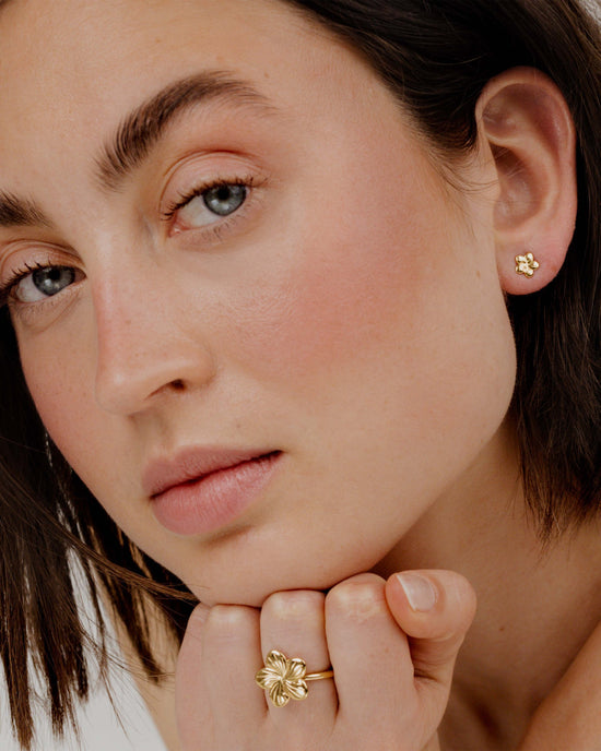 Floral Glow Studs Gold