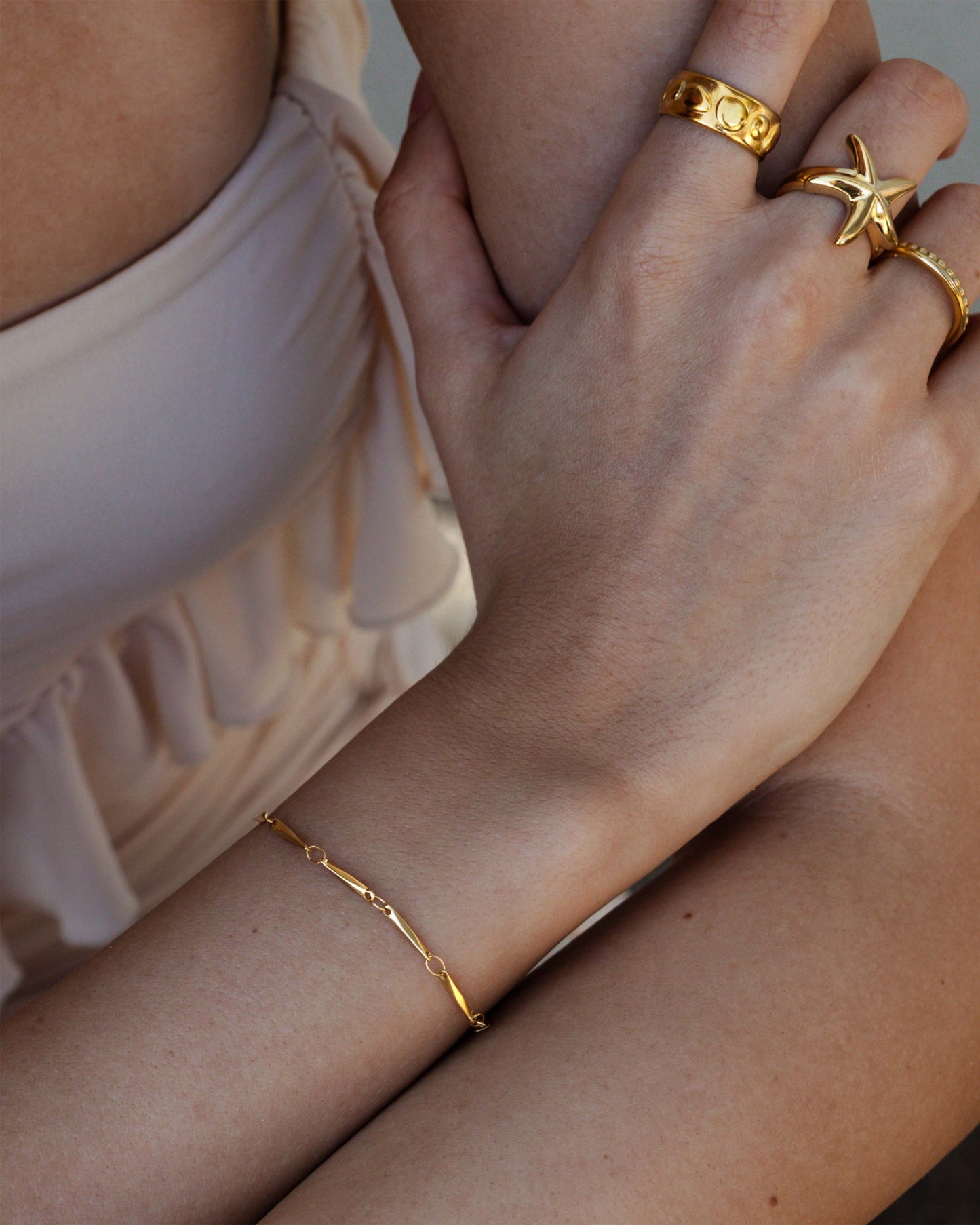 [[Farbe:Gold,shopthelook]]
