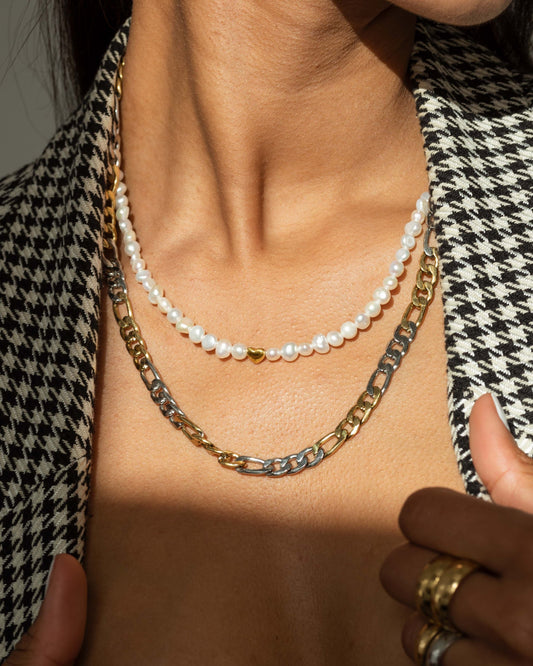 Retro Love Pearl Necklace Gold