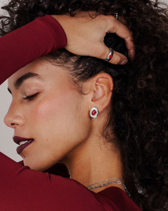 Scarlet Treasure Studs Silber