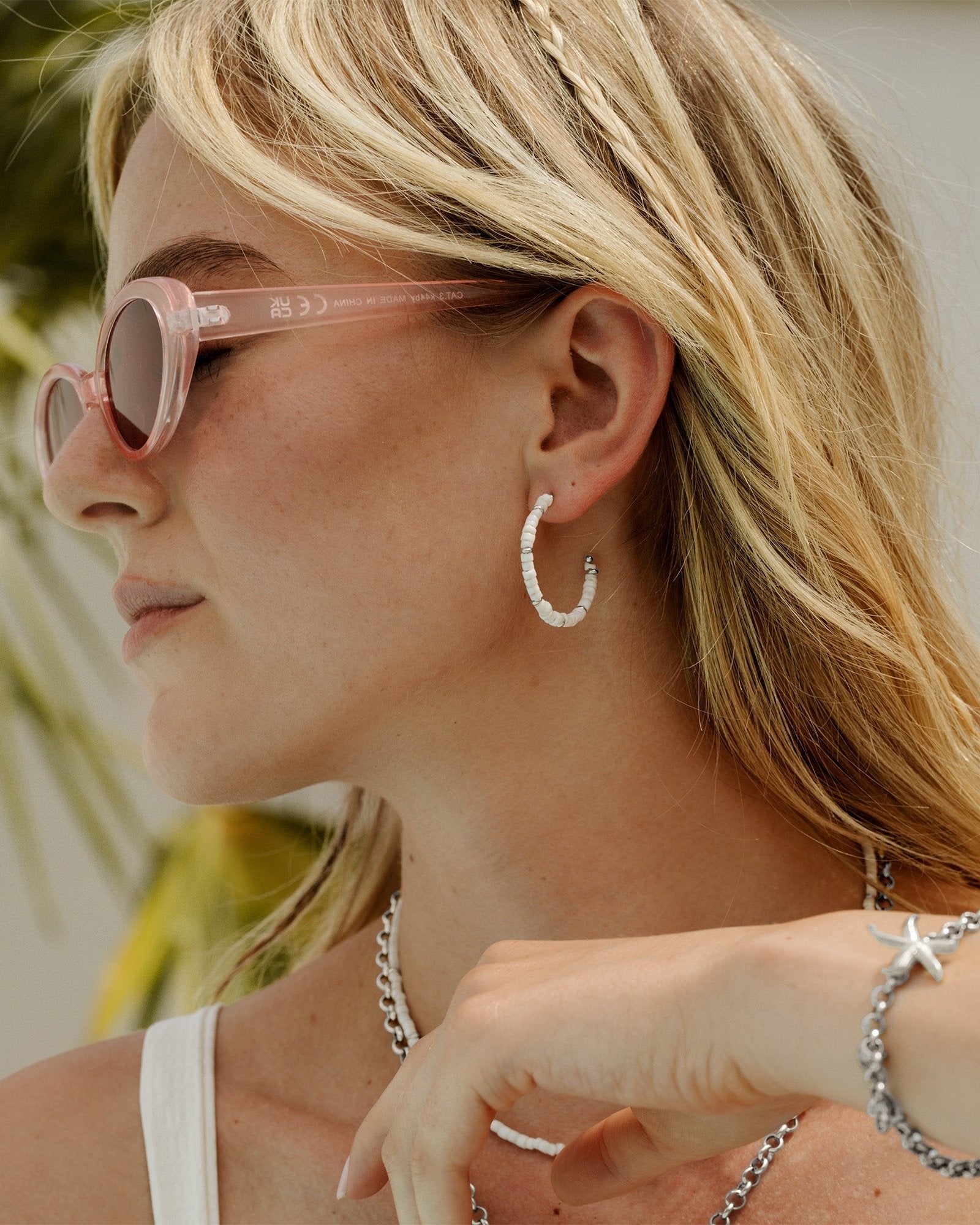 Puka Shell Hoop Studs Silber
