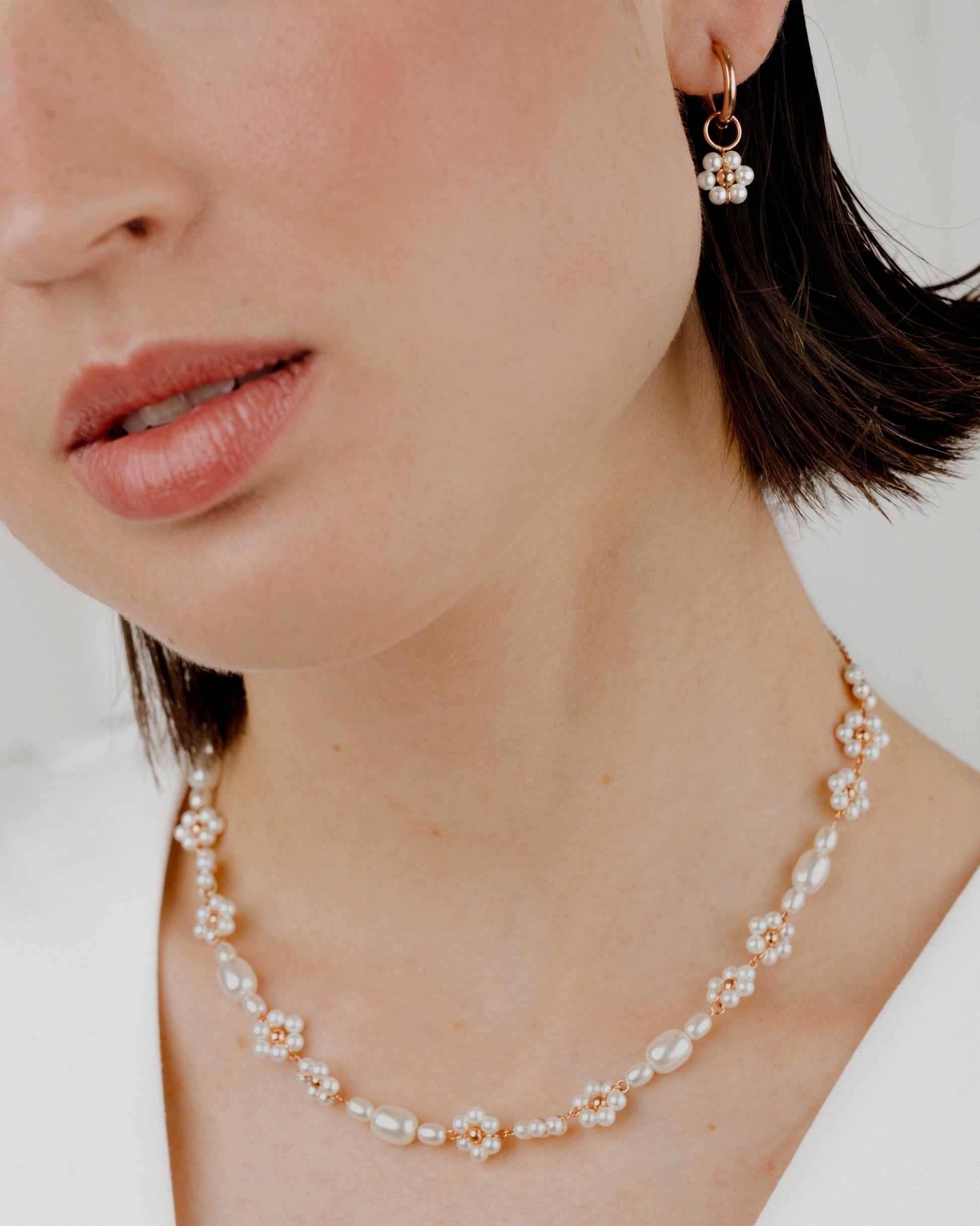 Flowery Pearls Choker Roségold