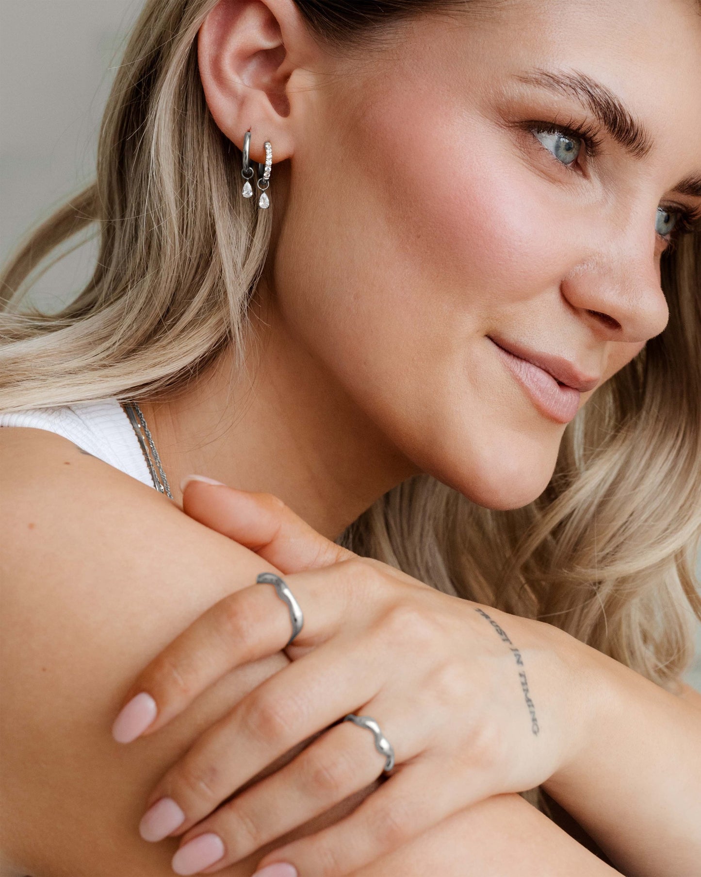 [[Farbe:Silber,shopthelook]]