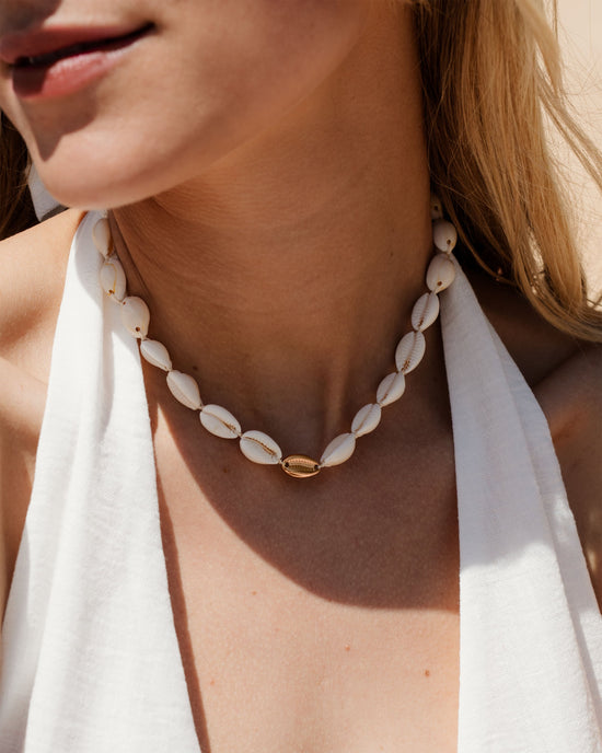 One in a Shell Choker Roségold